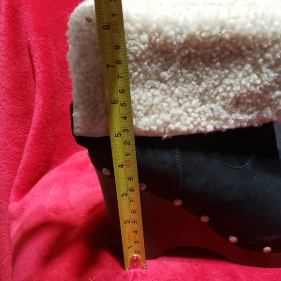 UGG SHORT BOOTS SIZE 8 - Picture 8 of 8